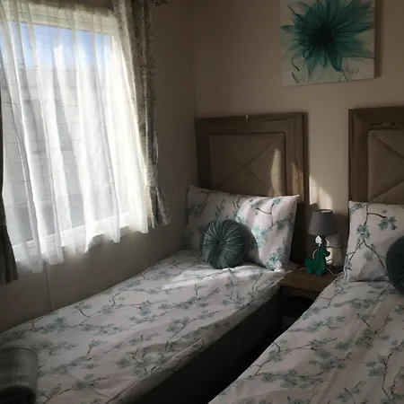Branwood Luxury Caravan Holidays Newquay * New Quay
